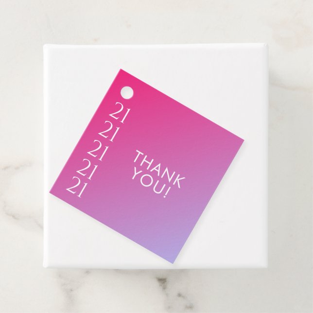 Étiquettes Cadeau Trendy Modern Bold Pink Gradient 21st Birthday (En situation)