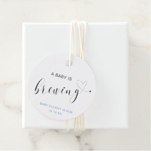 Étiquettes Cadeau Un Bébé brasse un Baby shower bleu Coeur mignon