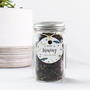 Étiquettes Cadeau Un Bébé est en train de brasser Baby shower d'Ha