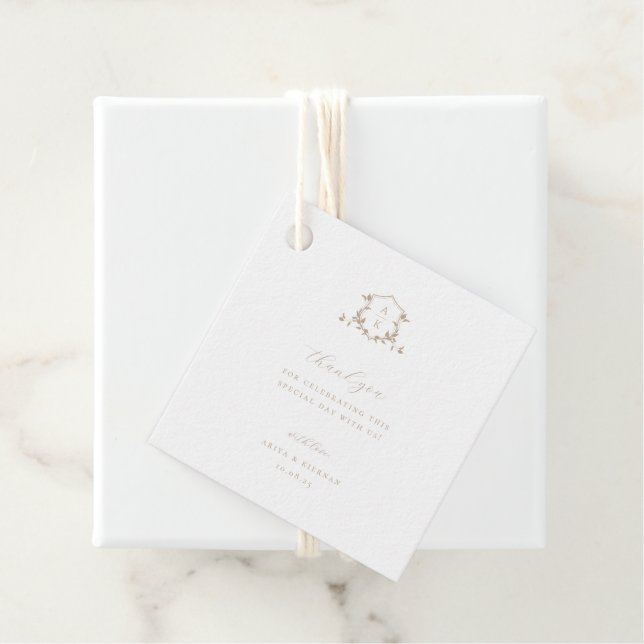 Étiquettes Cadeau Vignes intemporelles Cimier beige Mariage Monogram (En situation)