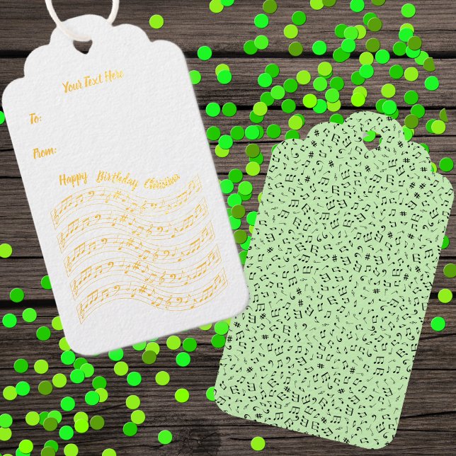 Étiquettes Cadeaux Bars de musique or d'anniversaire heureux Notes (Bars of golden foil music notes on Happy Birthday hanging gift tag with green on back and more notes)