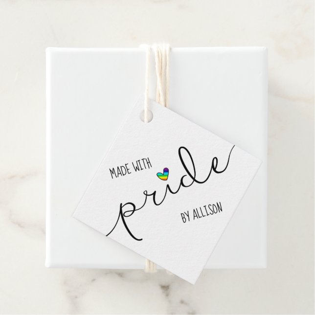 Étiquettes Cadeaux Typographie Cœur Arc-en-Ciel Fa (En situation)