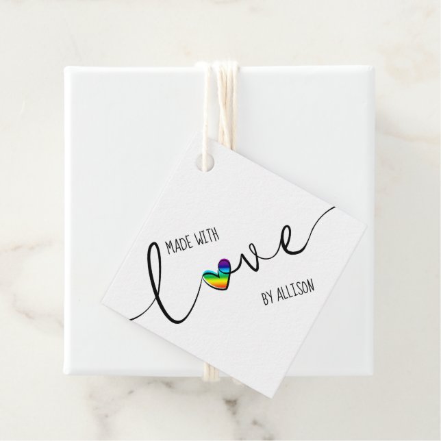 Étiquettes Cadeaux Typographie Cœur Arc-en-Ciel Fa (En situation)