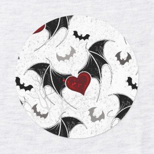 Étiquettes Coeur d'Halloween avec ailes de chauve-souris noir