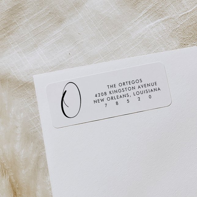 Étiquettes d'adresse de retour minimal du monogram (Black and white minimal return address labels featuring a large script monogram.)
