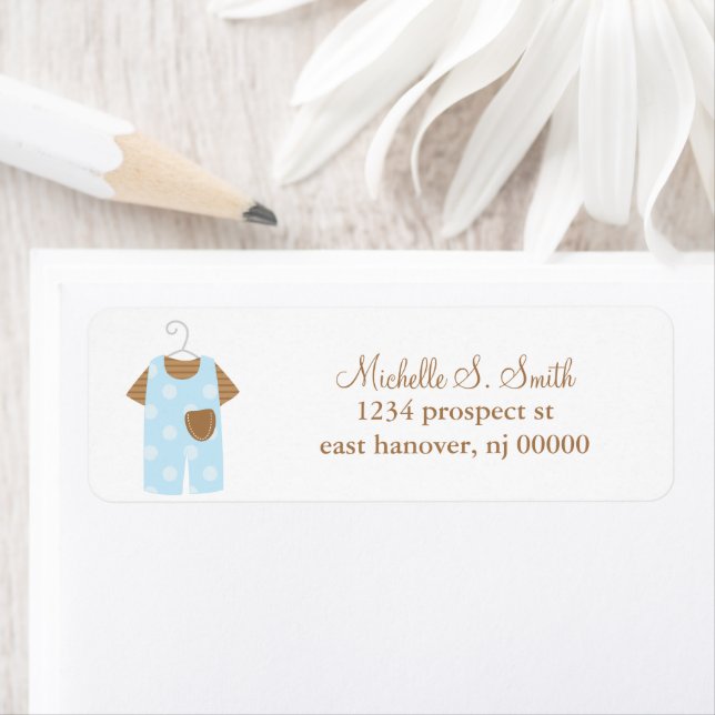 Étiquettes de adresse de vêtements de bébé bleu (En situation)