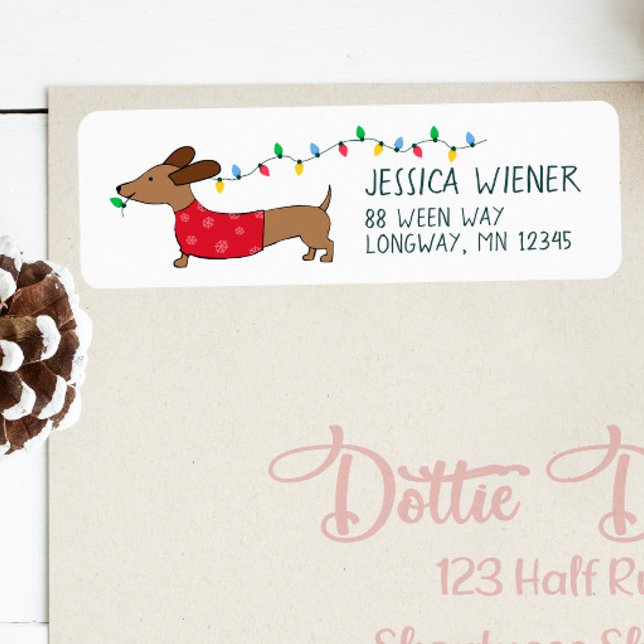Étiquettes de adresse festifs de Noël Dachshund (Naughty Dachshund Christmas card return address labels - running with Christmas tree lights!)