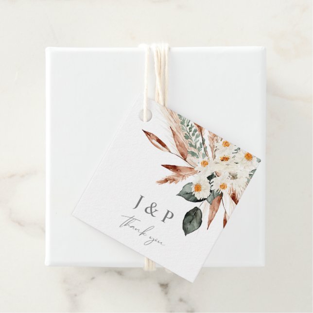 Étiquettes de faveur de fleurs beige et d'herbe de (En situation)