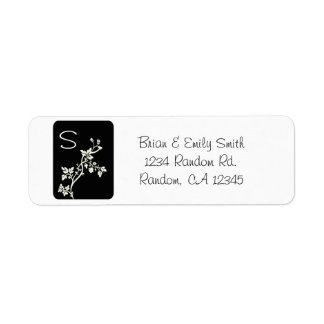 Étiquettes de monogramme de fleurs blanches noires