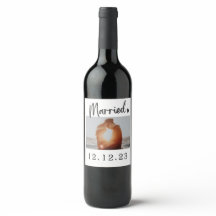 Étiquettes de vin mariés avec goût et simplicité
