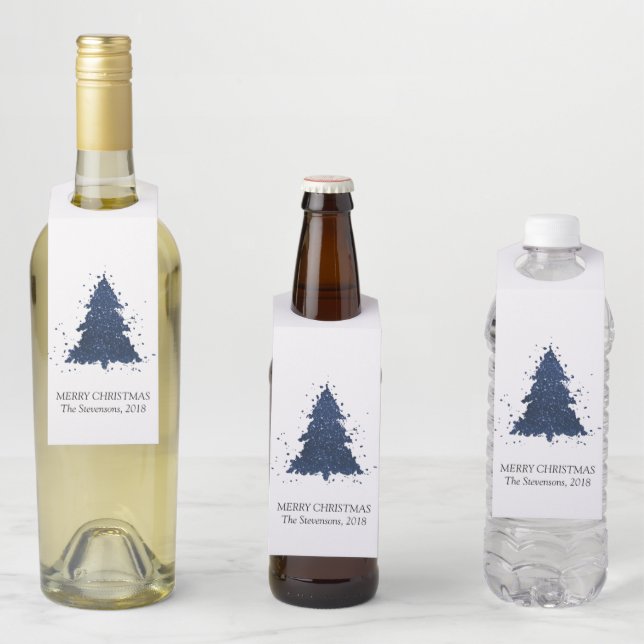 Étiquettes Pour Bouteilles Arbre de Noël Moody | Classy Navy Blue Custom (En situation)