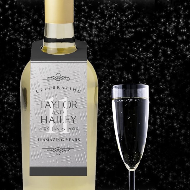 Étiquettes Pour Bouteilles Célébration élégante du 11e anniversaire de mariag (11th wedding anniversary bottle hanger with champagne flute on a starry night sky.)