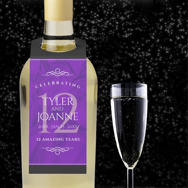 Étiquettes Pour Bouteilles Célébration élégante du 12e anniversaire de mariag (12th silk wedding anniversary with champagne flute on a starry night sky.)