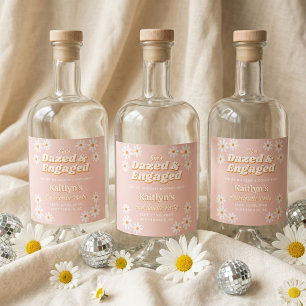 Étiquettes Pour Bouteilles De Liqueur Déboussolée & Fiancée Fête de Fiançailles Groovy d