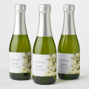 Étiquettes Pour Bouteilles De Vin Mousseux Fleurs de narcisse pâles sur texture