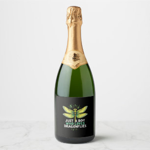 Étiquettes Pour Bouteilles De Vin Mousseux Juste un garçon qui aime les libellules. Libellule