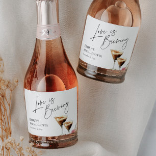 Étiquettes Pour Bouteilles De Vin Mousseux L'amour est en train de préparer une élégante douc
