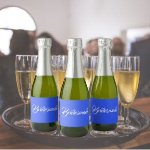 Étiquettes Pour Bouteilles De Vin Mousseux Mariage de script royal bleu stylisé Bridesmaid