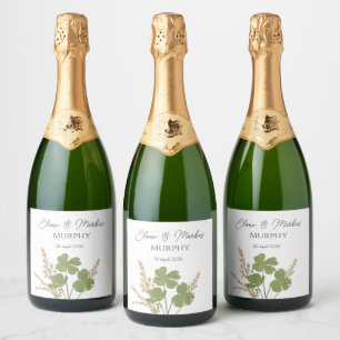 Étiquettes Pour Bouteilles De Vin Mousseux Mariage de trèfle vert irlandais moderne