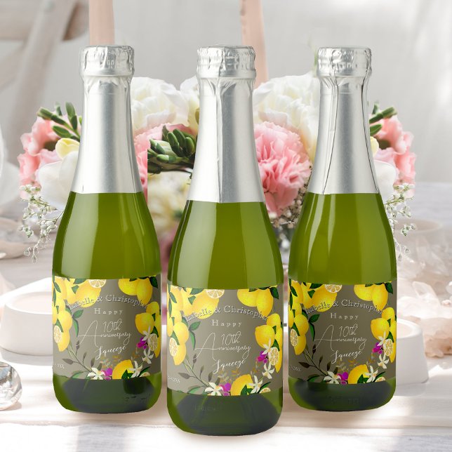 Étiquettes Pour Bouteilles De Vin Mousseux Pressage de citron  (10th Wedding Anniversary Lemon Squeeze Sparkling Wine Label)