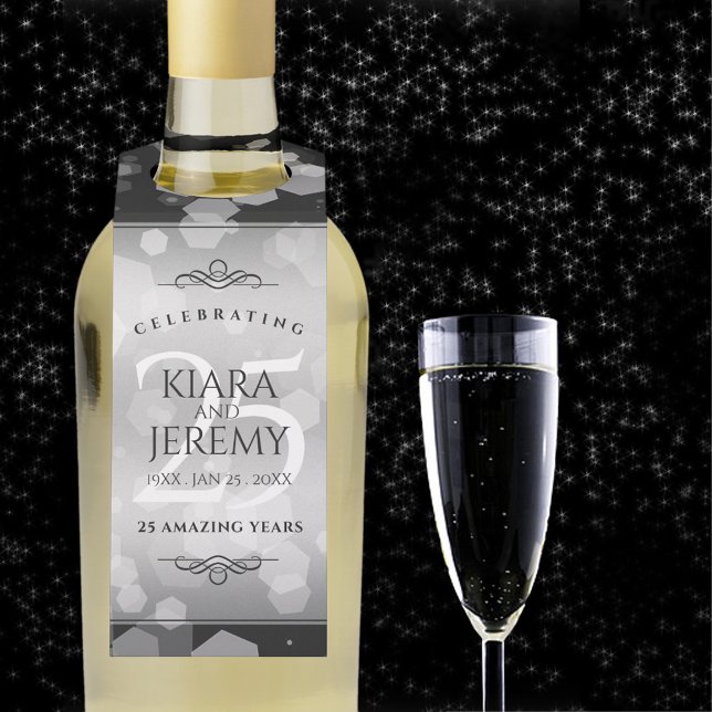 Étiquettes Pour Bouteilles Élégant 25e anniversaire de Mariage d'argent (25th silver wedding anniversary bottle hanger with champagne flute on a starry night sky. )