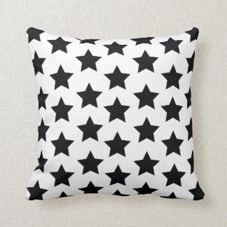 Étoiles de noir, coussin élégant monochrome