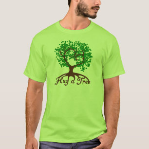 Étreignez un T-shirt d'adulte d'arbre