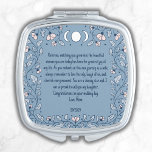Etwas Blue Bride Wedding Geschenk Celestial Boho Taschenspiegel<br><div class="desc">Ein atemberaubender Kompaktspiegel für ein sentimentales Brautgeschenk aus der Mama, das einen bleibenden Eindruck an Ihrem besonderen Tag verlasst. Dieser Spiegel ist mit einem zarten staubigen blau-rosa Blumenkranz verziert und strahlt einen charmanten Boho-Stil aus. Um eine bezaubernde Touch hinzuzufügen, enthält sie ein Himmelselement, das die Liebe und Einheit zwischen Ihnen...</div>