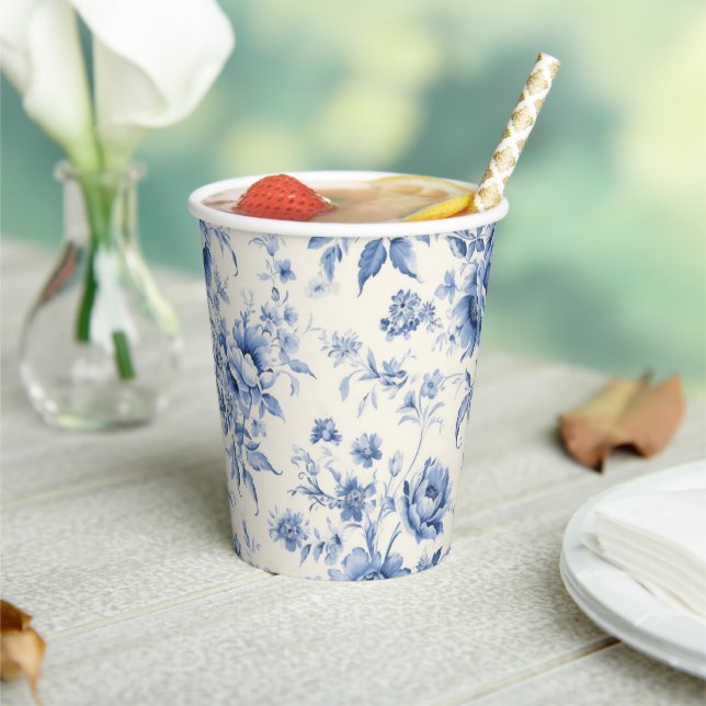 Etwas Blue Floral French Toile Chinoiserie Pappbecher (In Situ)
