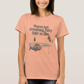Etwas Fischen auf einem sonnigen Fanggerät T-Shirt