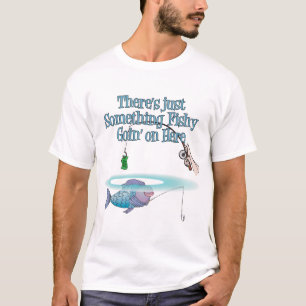 Etwas Fischen auf einem sonnigen Fanggerät T-Shirt