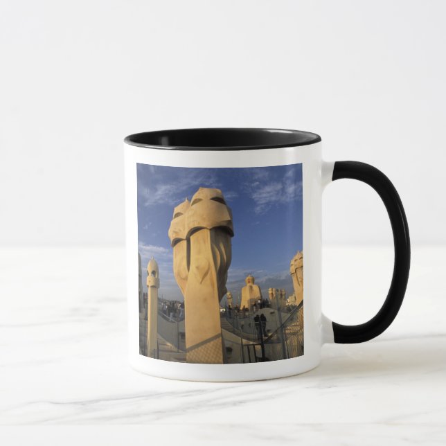 EU, Spanien, Katalonien, Barcelona. Antonio Gaudis Tasse (Rechts)