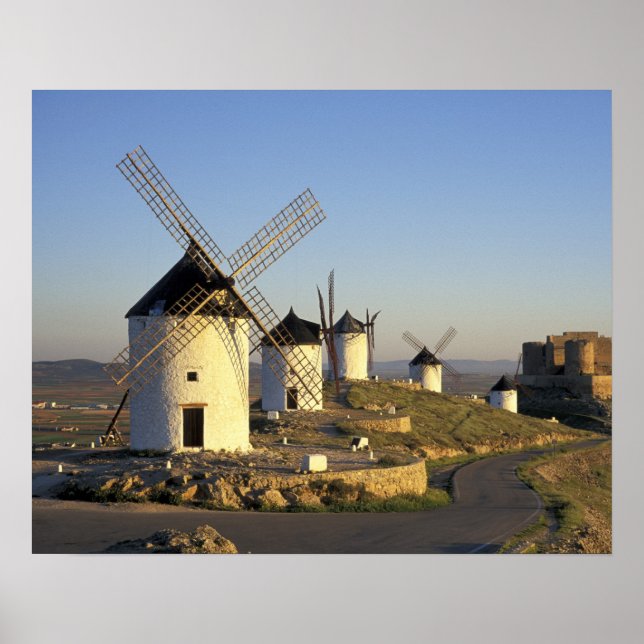 EU, Spanien, La Mancha, Consuegra. Windmühlen und Poster (Vorne)