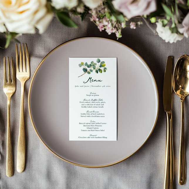 Eukalyptus Branntwein, Grün und Weiß Menükarte (Eucalyptus greenery wedding menu card with elegant script and minimalist design.)