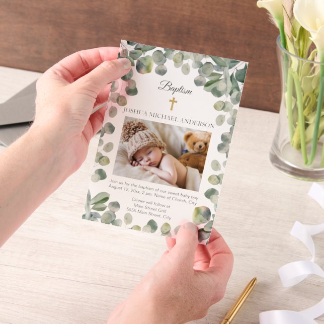 Eukalyptus Gold Cross Baby Taufe Foto (Handgehalten)