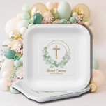 Eukalyptus-Gold-Kreuz Pappteller<br><div class="desc">Ein goldenes Imitat-Glitzer-Kreuz und Eukalyptus-Blätter markieren diese Teller mit Ihrem Text in schicker Schrift. Ideal für die Taufe, Taufe oder erste Gemeinschaft Ihres Kindes. PASSENDE Artikel in unserem Shop erhältlich.</div>
