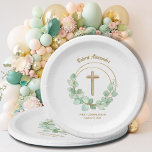 Eukalyptus-Gold-Kreuz Pappteller<br><div class="desc">Ein goldenes Imitat-Glitzer-Kreuz und Eukalyptus-Blätter markieren diese Teller mit Ihrem Text in schicker Schrift. Ideal für die Taufe, Taufe oder erste Gemeinschaft Ihres Kindes. PASSENDE Artikel in unserem Shop erhältlich.</div>