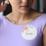 Eukalyptus-Rose Button<br><div class="desc">Ein schick weißer Hintergrund. Die Einrichtung besteht aus Rose Gold, Rosa Blüte, Blume (Rose) und grünen Eukalyptus-Blätter in Aquarellen, Zierpflanzen, Grünpflanzen und Imitaten mit goldenem Sprig. Personalisieren und einen Namen hinzufügen. Der Name ist mit einem modernen handgeschriebenen Stilskript geschrieben.</div>