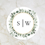 Eukalyptus Sage Wedding Monogram Umschlag Aufklebe Runder Aufkleber<br><div class="desc">Dieser eukalyptus sage Hochzeit Monogramm Umschlag Aufkleber ist ein traumhaftes Ensemble, das das Wesen des Vintagen Charmes und der modernen Eleganz verkörpert. Mit handgefertigten Designs mit Eukalyptusgrün und staubigen Blumen aus der Rose, die mit goldgeometrischen Rahmen und Typografie in einem hellen, weißen und schlauen Hintergrund versehen sind. Entdecken Sie unsere...</div>