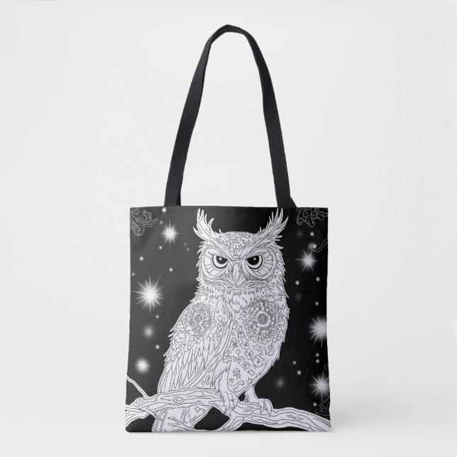 Eule auf Ast unter magischem Sternenhimmel Tasche (Vorderseite)