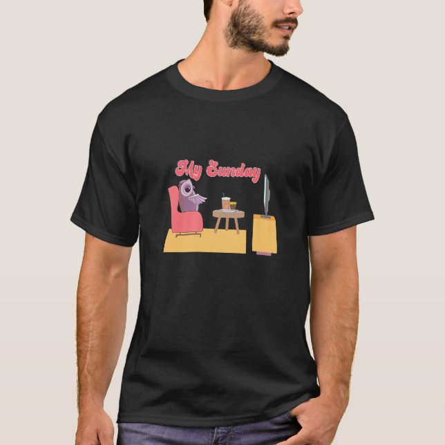 Eule auf dem Sofa am Sonntag T-Shirt (Vorderseite)