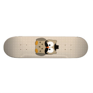 Eule mit dem Schnurrbart und Hut Skateboard