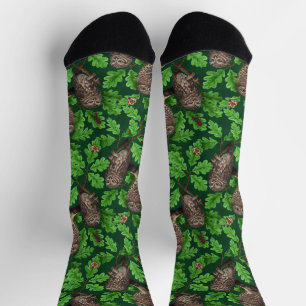 Eulen im Wald auf dunkelgrün Socken