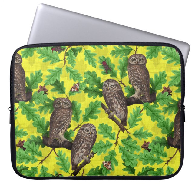 Eulen im Wald auf zitronengelb Laptopschutzhülle (Vorderseite)
