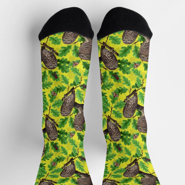 Eulen im Wald auf zitronengelb Socken (Oben)