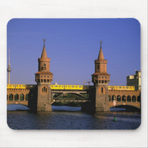Europa, Deutschland, Berlin. Kreuzberg, Oberbaum Mousepad