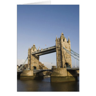 Europa, ENGLAND, London: Tower Bridge / Spät