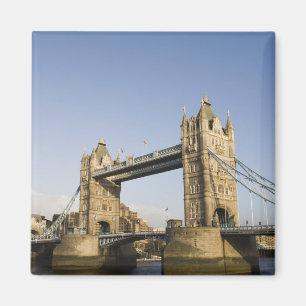 Europa, ENGLAND, London: Tower Bridge / Spät Magnet
