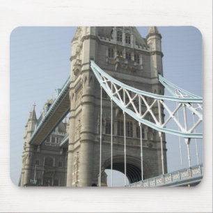 Europa, England, London. Tower Bridge über dem Mousepad