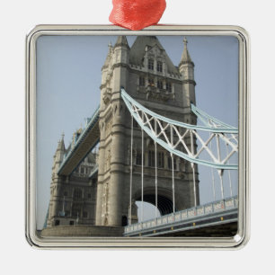 Europa, England, London. Tower Bridge über dem Silbernes Ornament